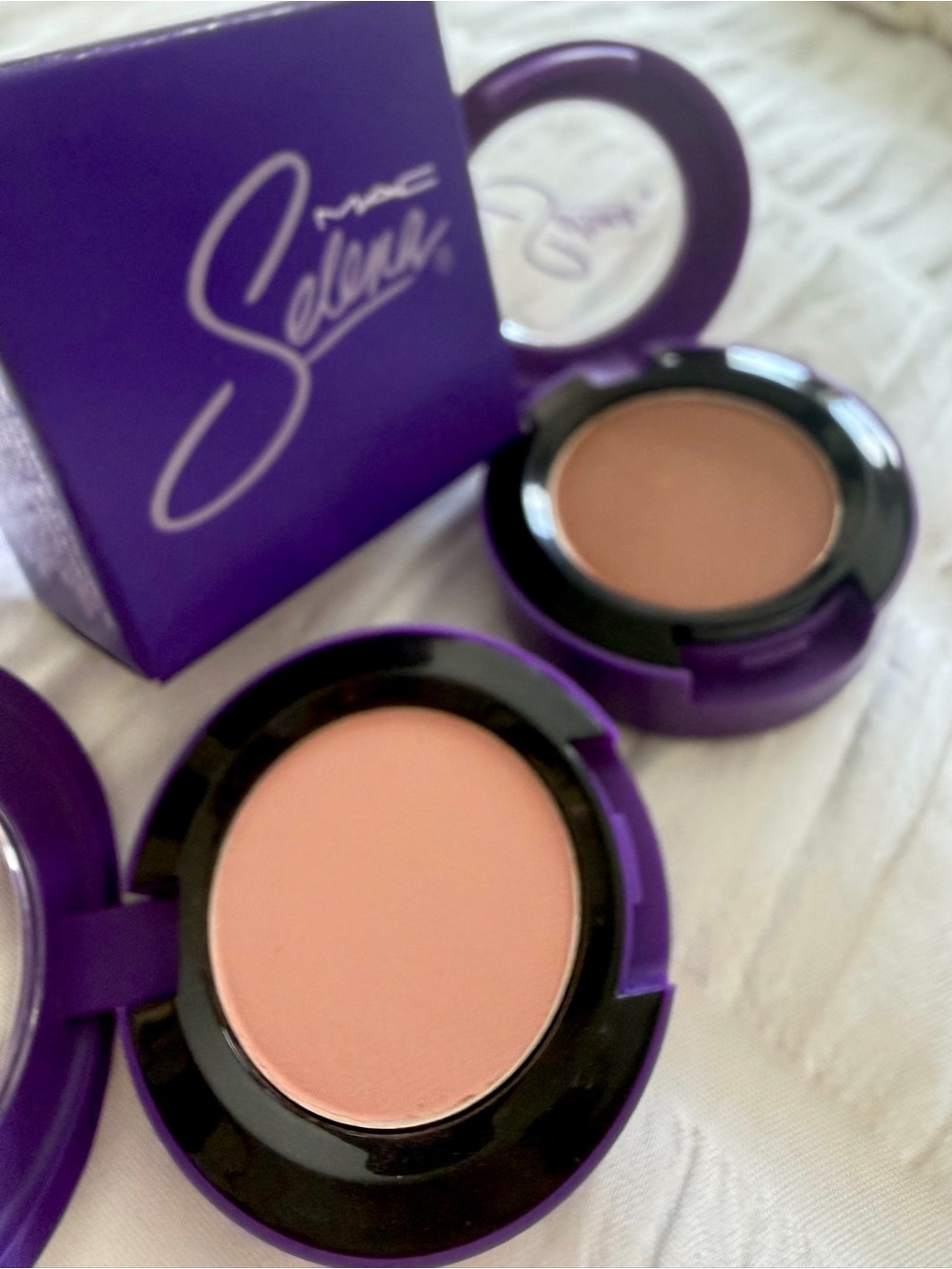 MAC Bundle Selena matte eyeshadow- “missing my baby”, “no me queda mas”